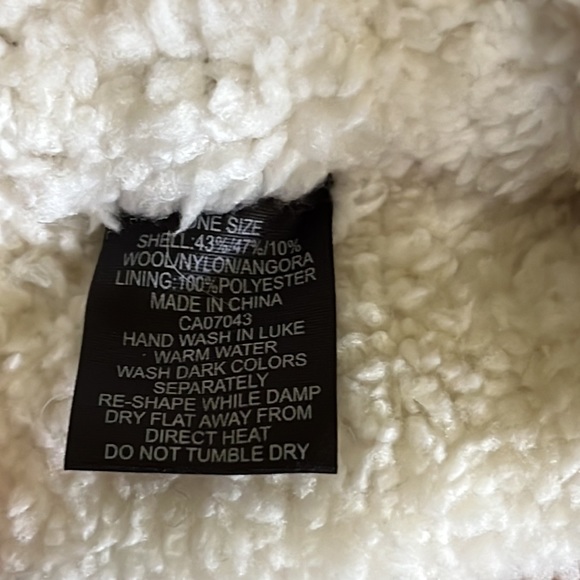 BNWT warm wool mittens - Picture 4 of 5